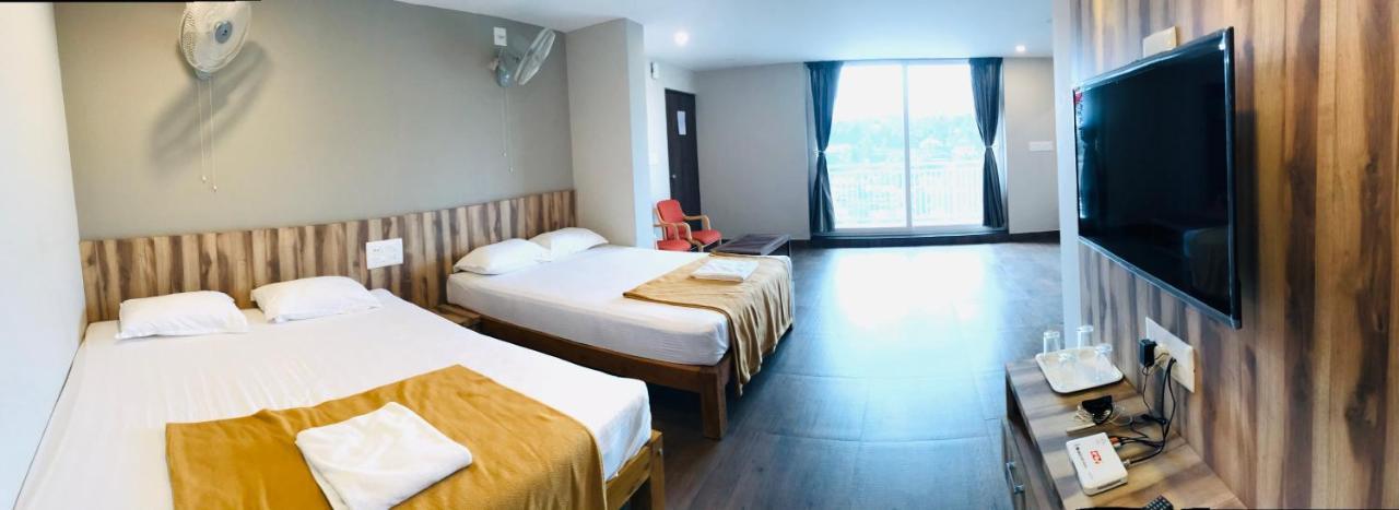 Sharada Residency Hotell Somvārpet Exteriör bild