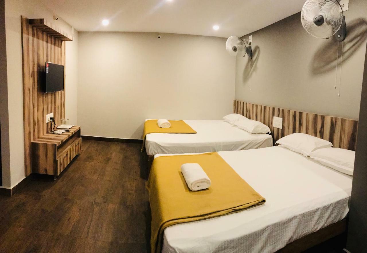 Sharada Residency Hotell Somvārpet Exteriör bild