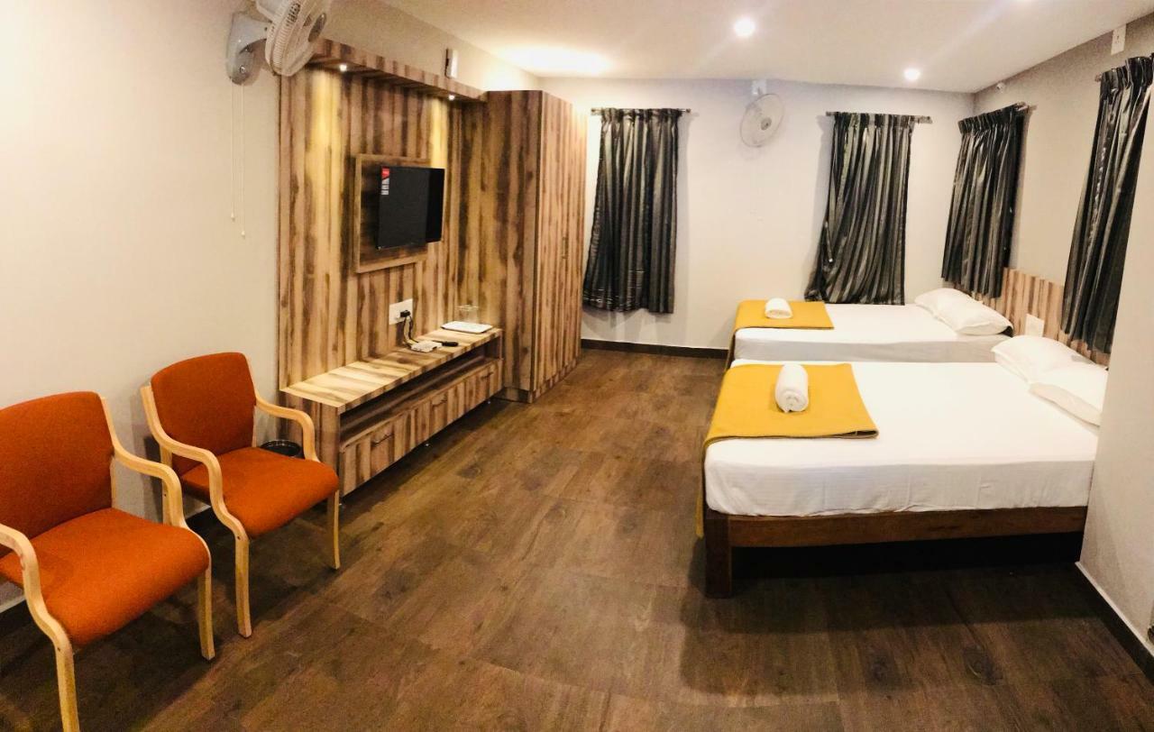 Sharada Residency Hotell Somvārpet Exteriör bild