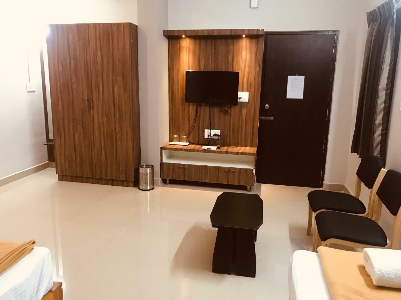 Sharada Residency Hotell Somvārpet Exteriör bild