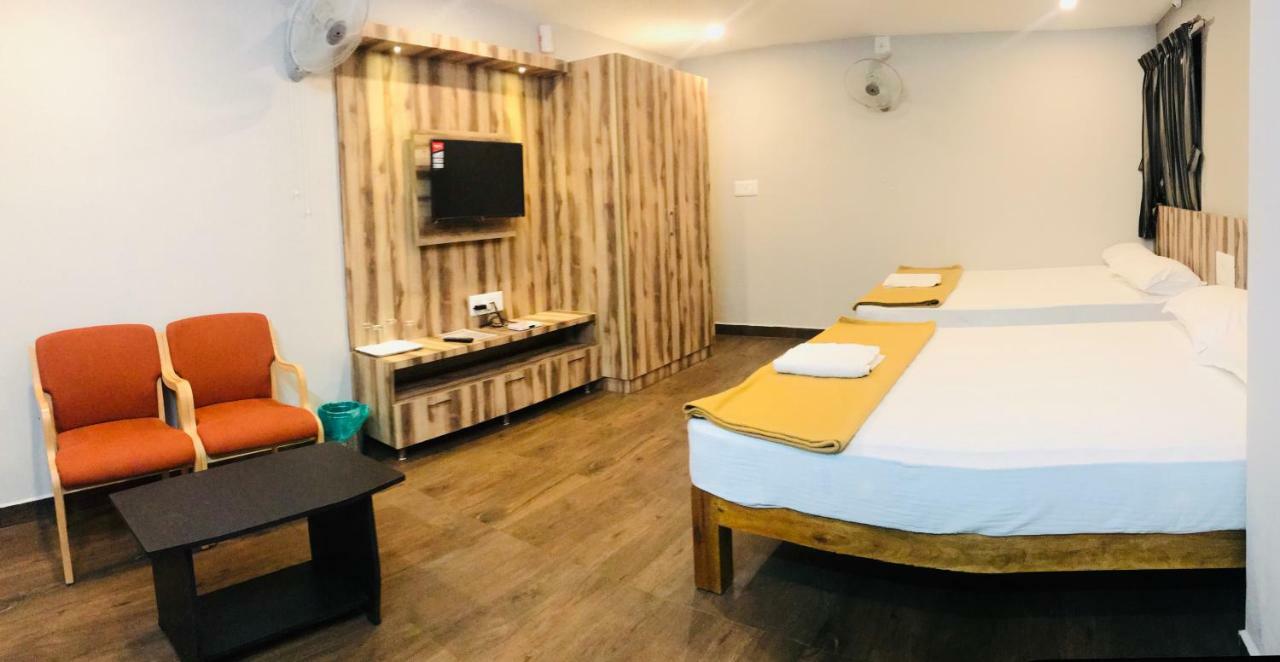 Sharada Residency Hotell Somvārpet Exteriör bild