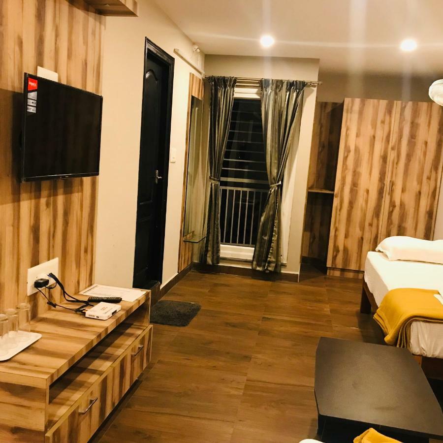 Sharada Residency Hotell Somvārpet Exteriör bild