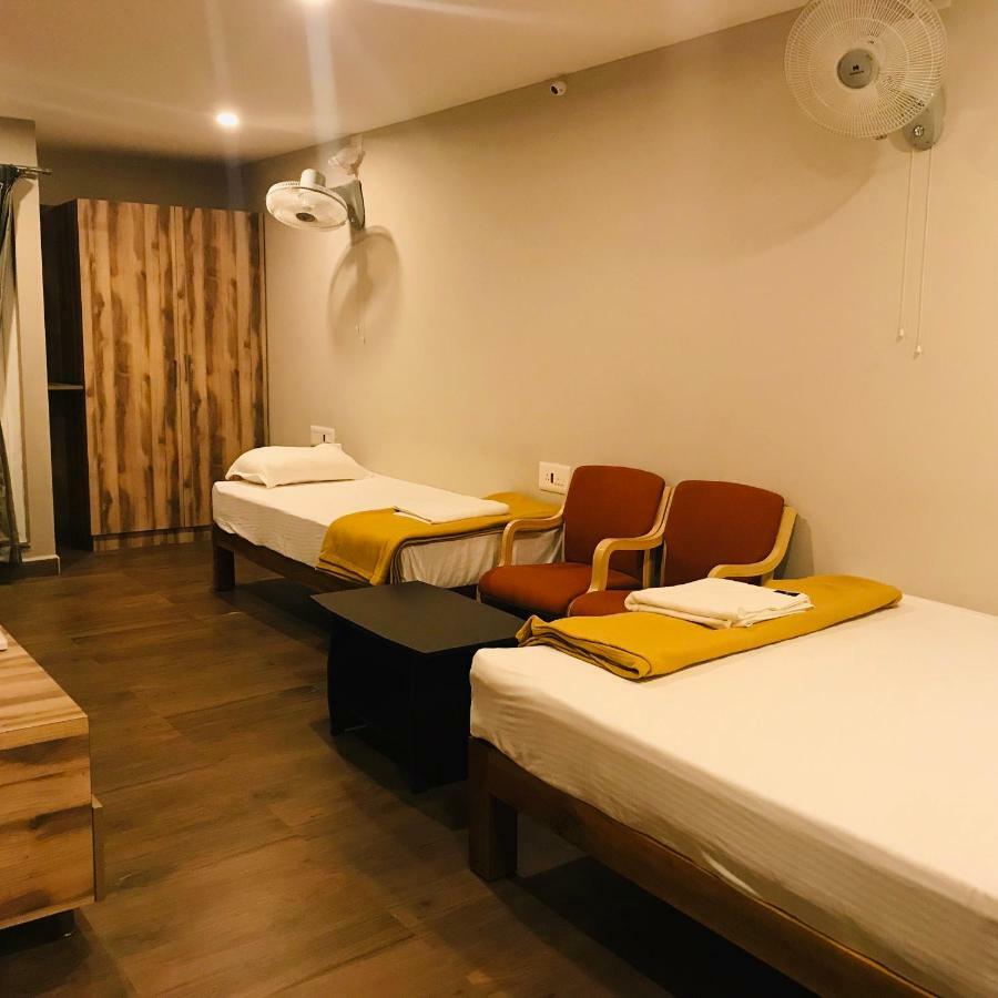 Sharada Residency Hotell Somvārpet Exteriör bild