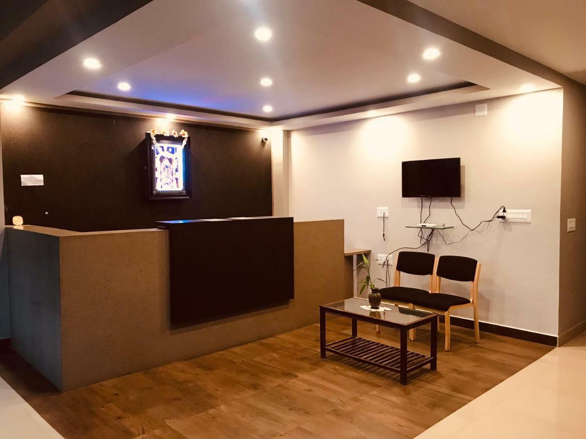 Sharada Residency Hotell Somvārpet Exteriör bild