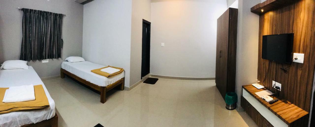 Sharada Residency Hotell Somvārpet Exteriör bild