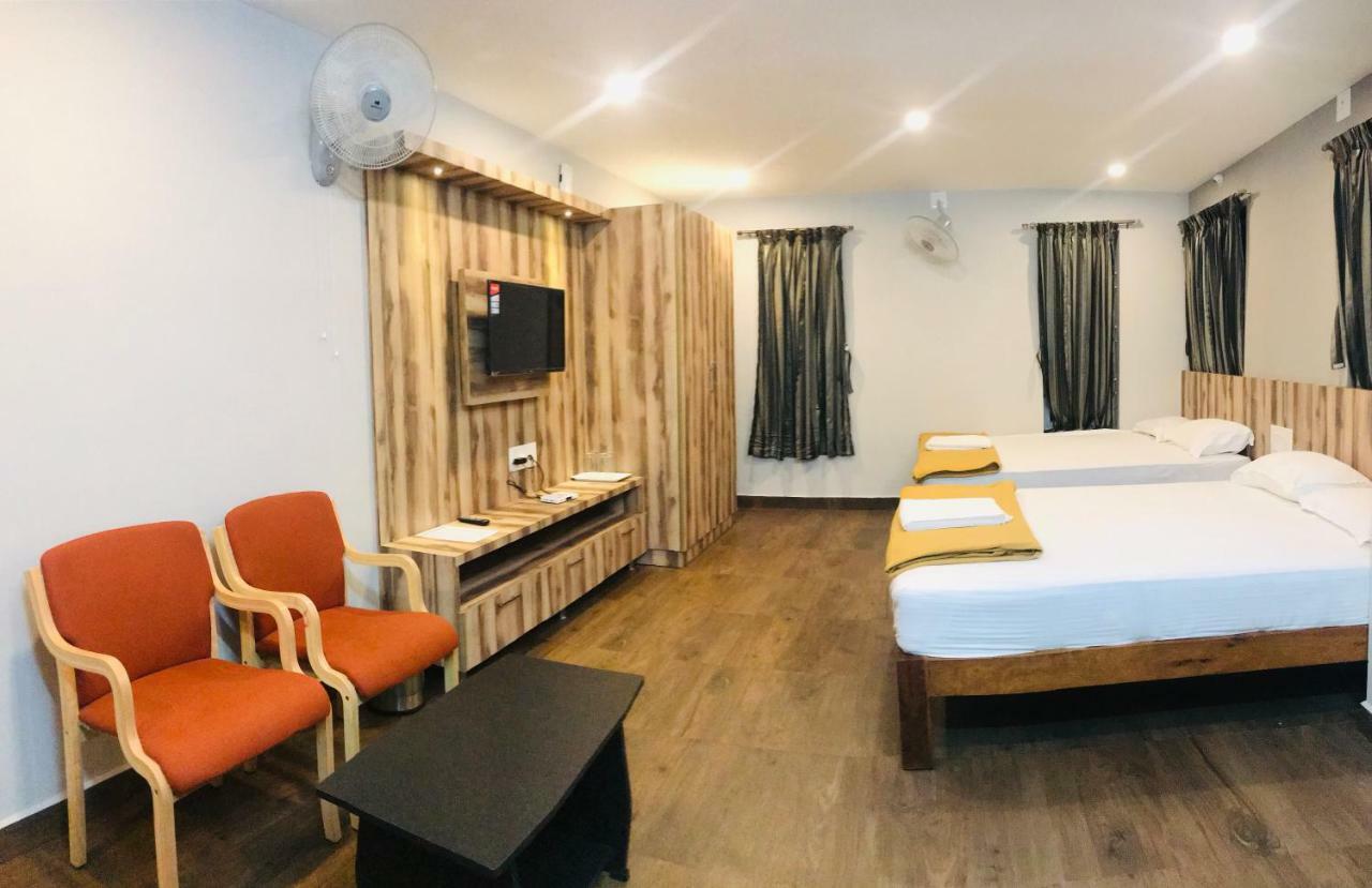 Sharada Residency Hotell Somvārpet Exteriör bild