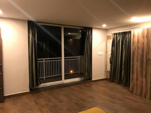 Sharada Residency Hotell Somvārpet Exteriör bild